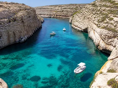 Crystal Lagoon, Comino